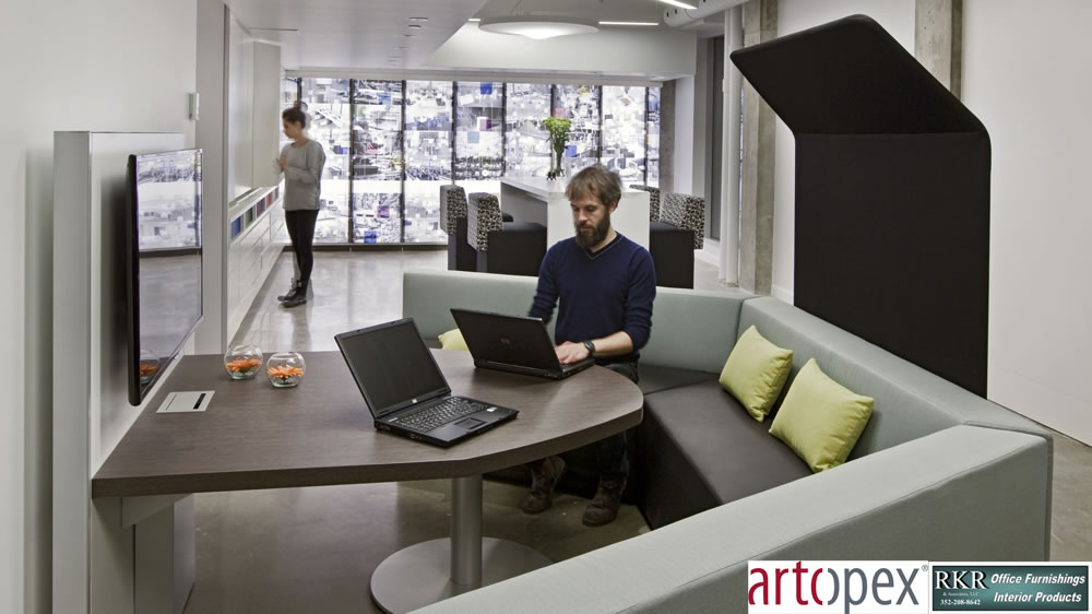 Colaborate Meeting Tables with monitors 